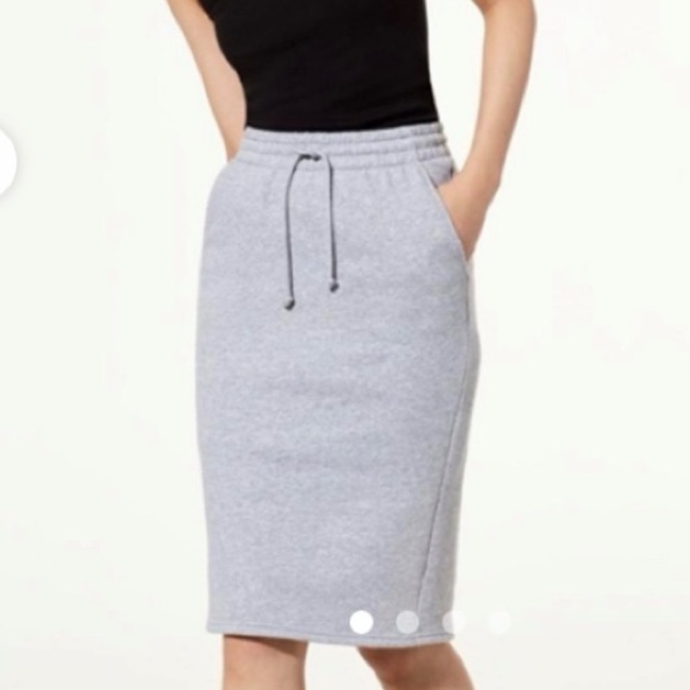 Aritzia TNA Cariboo sweat skirt